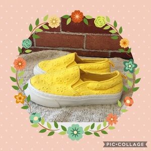 ✨NWOT- never worn!✨ Gap yellow canvas slip ons